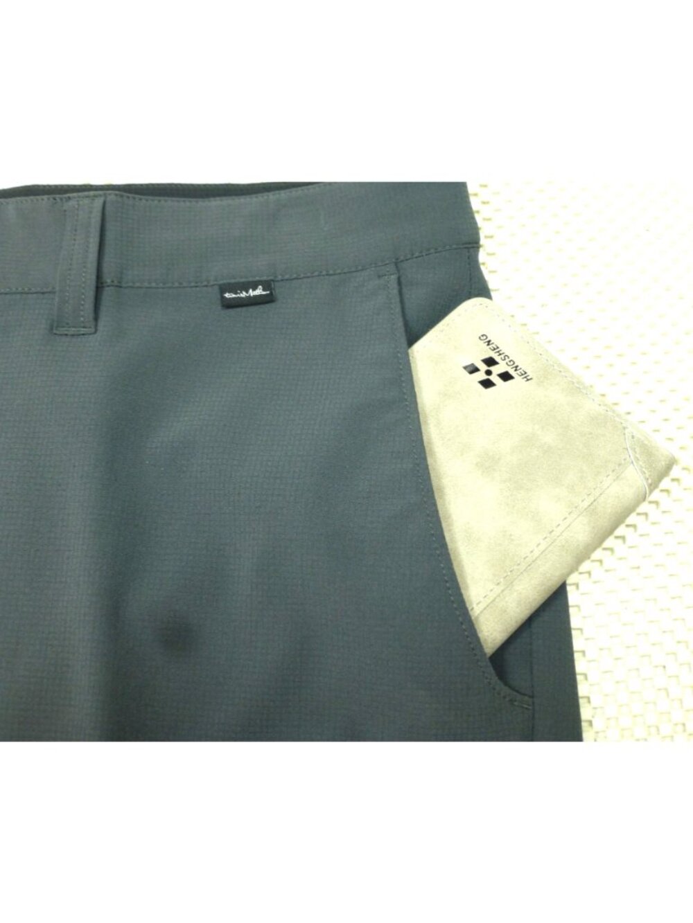 Travis Matthews Golf Shorts Mens 40 - Picture 7 of 11